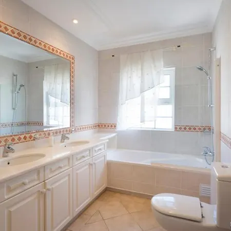 Vale Do Lobo Sleeps 6 Pool Air Con T610348 * Vale do Lobo